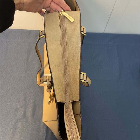 Michael Kors Women’s Large Tote Bag Color Beige - Picture 11 of 14